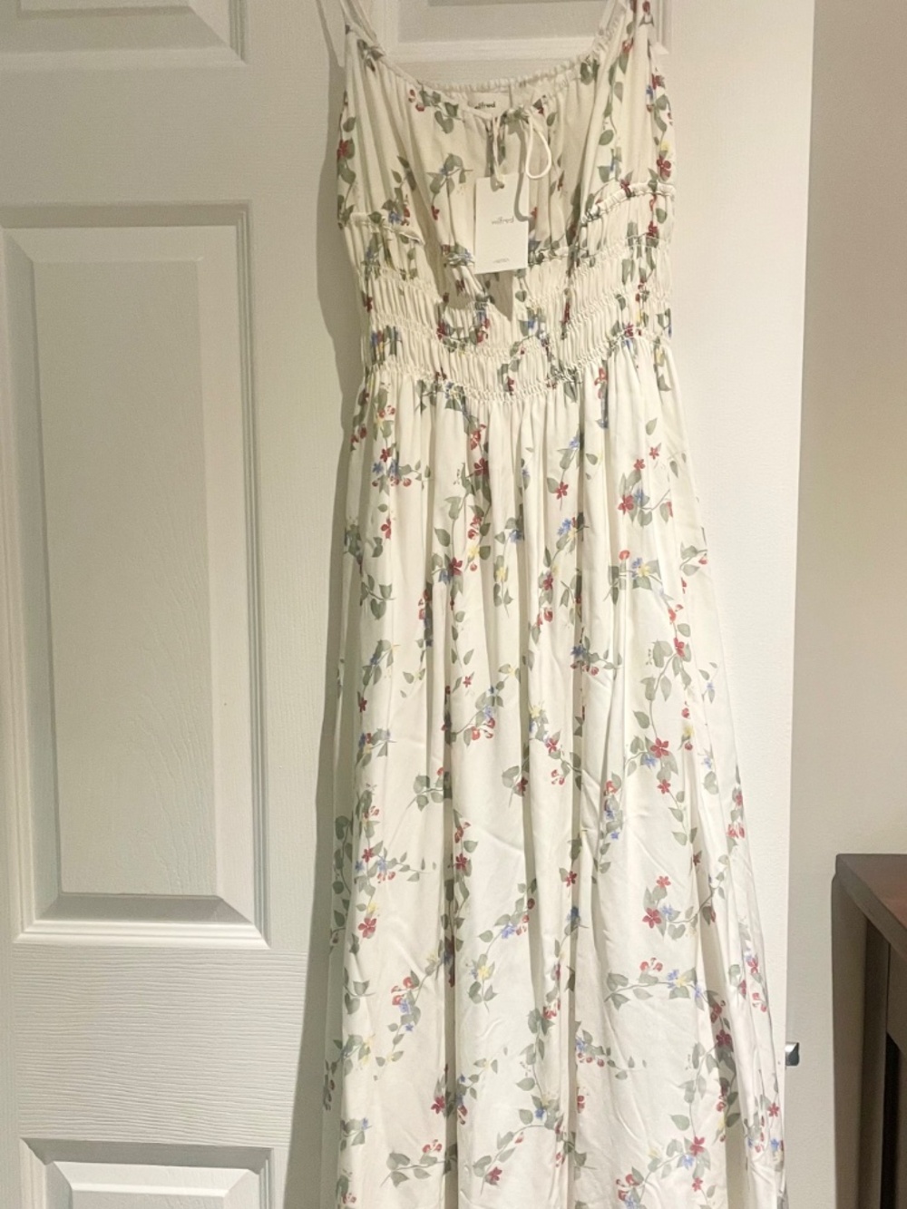 Size Small- Aritzia Wifred Typescript Dress white floral - Picture 2 of 3